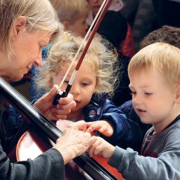 Les enfants à la découverte des instruments de l'Orchestre de Picardie